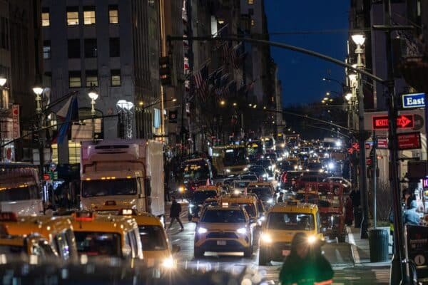 ट्रम्प प्रशासन NYC के लिए कंजेशन प्राइसिंग को समाप्त करने के लिए समय सीमा बढ़ाता है ट्रम्प प्रशासन NYC के लिए कंजेशन प्राइसिंग को समाप्त करने के लिए समय सीमा बढ़ाता है