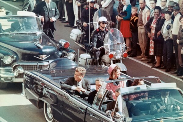 सरकार JFK हत्या से संबंधित हजारों डिलेसिफाइड पेज जारी करती है